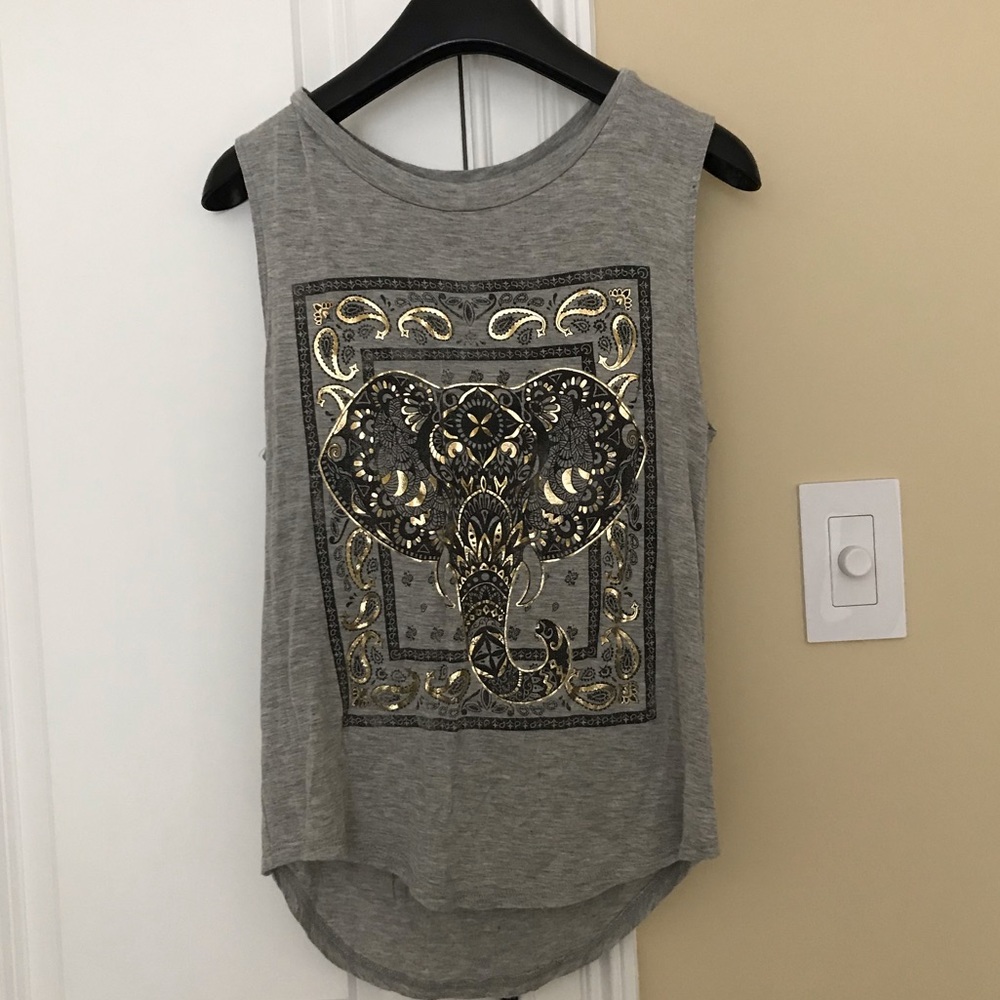 Sleeveless tee